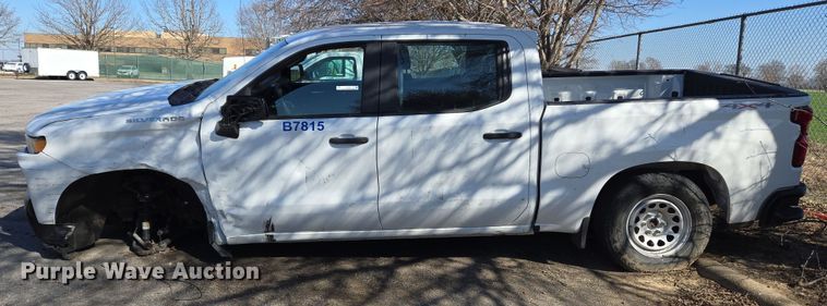 image for item EJ7355 2022 Chevrolet Silverado 1500 Crew Cab pickup truck