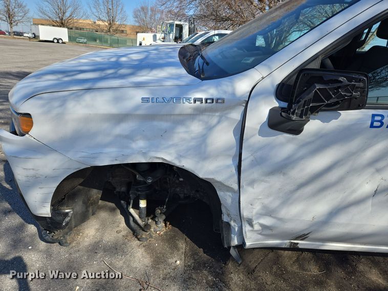 image for item EJ7355 2022 Chevrolet Silverado 1500 Crew Cab pickup truck