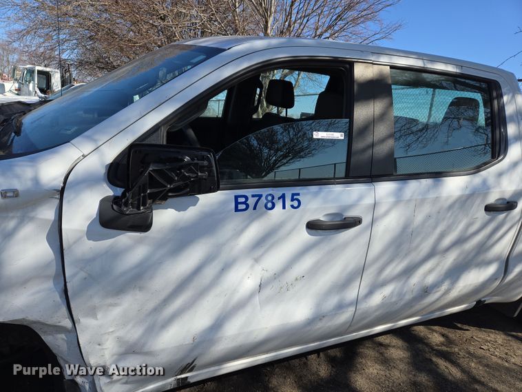 image for item EJ7355 2022 Chevrolet Silverado 1500 Crew Cab pickup truck