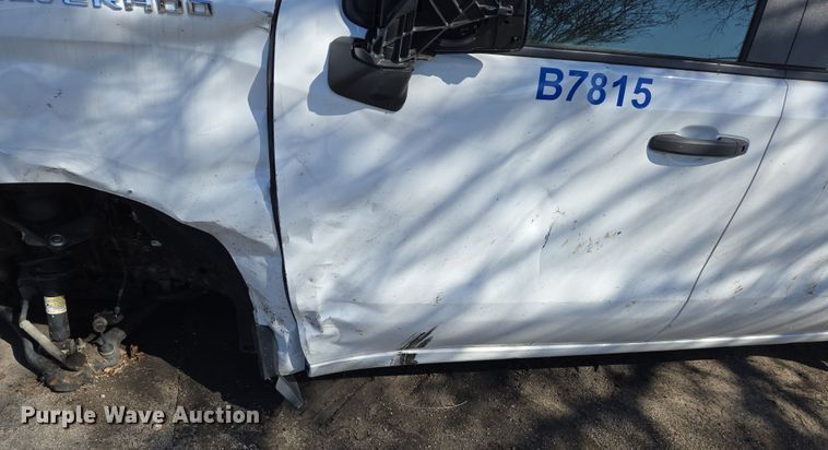 image for item EJ7355 2022 Chevrolet Silverado 1500 Crew Cab pickup truck