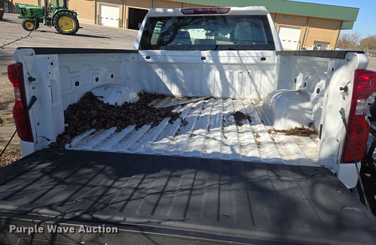 image for item EJ7355 2022 Chevrolet Silverado 1500 Crew Cab pickup truck