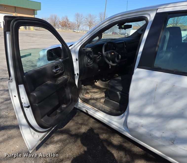 image for item EJ7355 2022 Chevrolet Silverado 1500 Crew Cab pickup truck