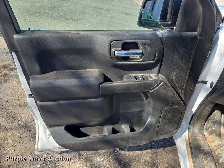 image for item EJ7355 2022 Chevrolet Silverado 1500 Crew Cab pickup truck