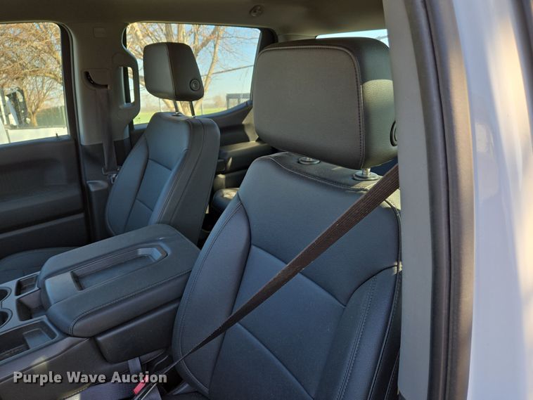 image for item EJ7355 2022 Chevrolet Silverado 1500 Crew Cab pickup truck