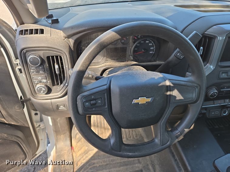 image for item EJ7355 2022 Chevrolet Silverado 1500 Crew Cab pickup truck