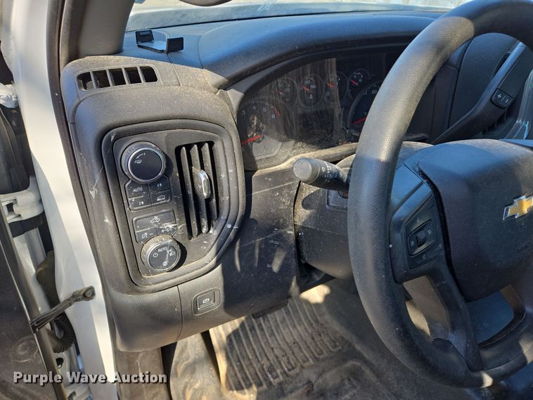 image for item EJ7355 2022 Chevrolet Silverado 1500 Crew Cab pickup truck