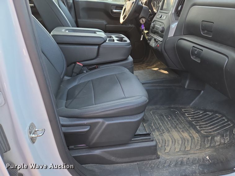 image for item EJ7355 2022 Chevrolet Silverado 1500 Crew Cab pickup truck