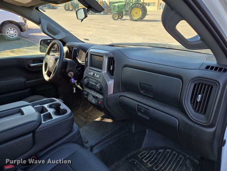 image for item EJ7355 2022 Chevrolet Silverado 1500 Crew Cab pickup truck