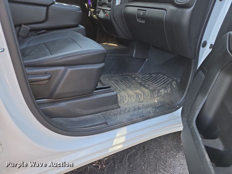 image for item EJ7355 2022 Chevrolet Silverado 1500 Crew Cab pickup truck