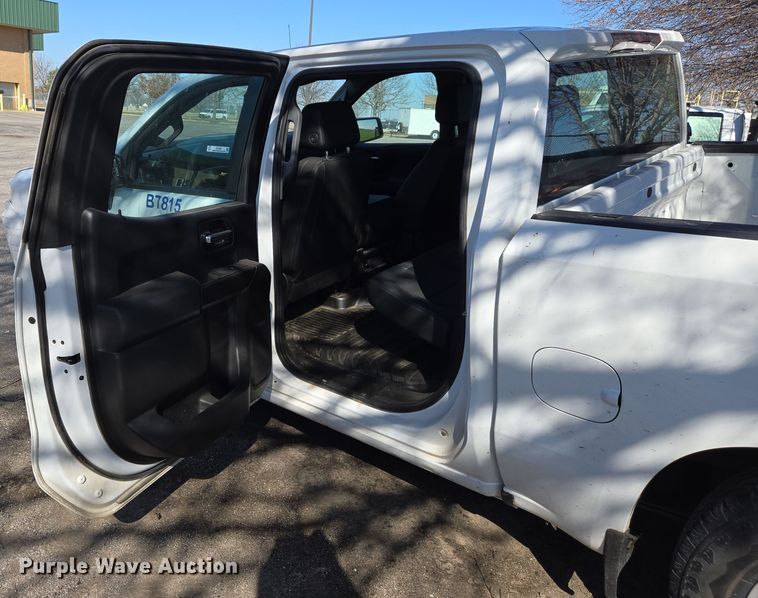 image for item EJ7355 2022 Chevrolet Silverado 1500 Crew Cab pickup truck