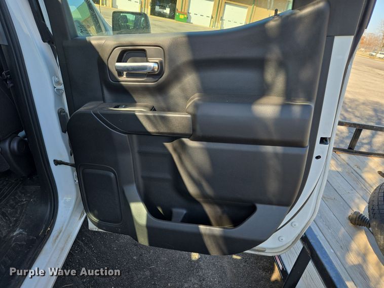 image for item EJ7355 2022 Chevrolet Silverado 1500 Crew Cab pickup truck