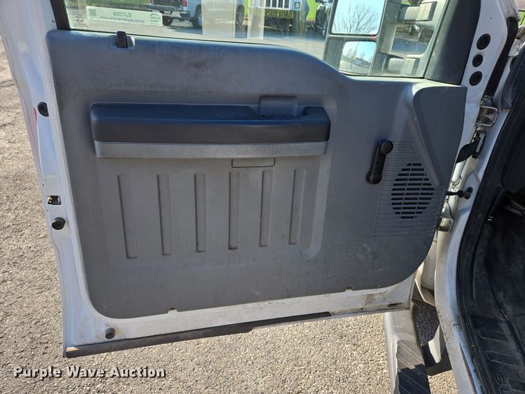 image for item EJ7358 2013 Ford F450 Super Duty XL Crew Cab flatbed truck