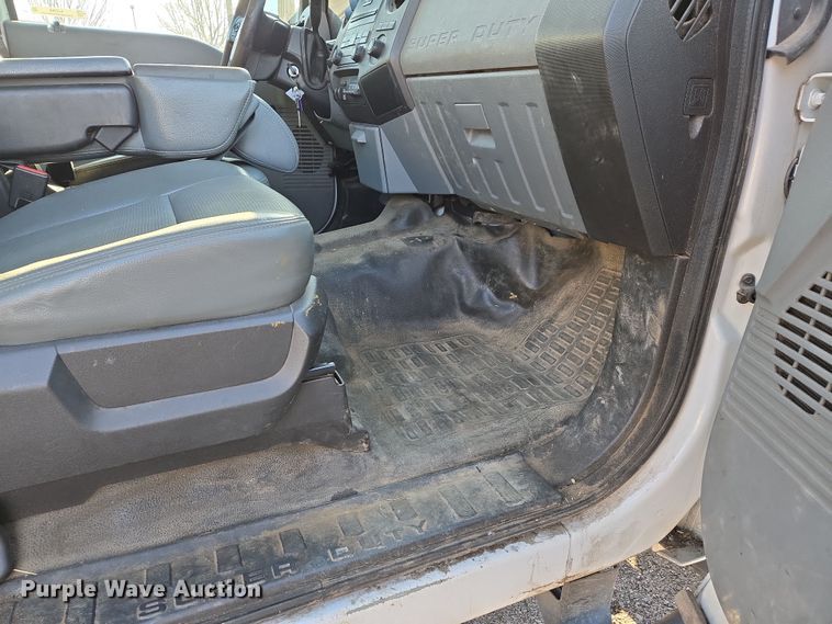 image for item EJ7358 2013 Ford F450 Super Duty XL Crew Cab flatbed truck