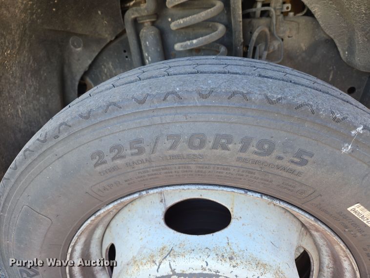 image for item EJ7358 2013 Ford F450 Super Duty XL Crew Cab flatbed truck