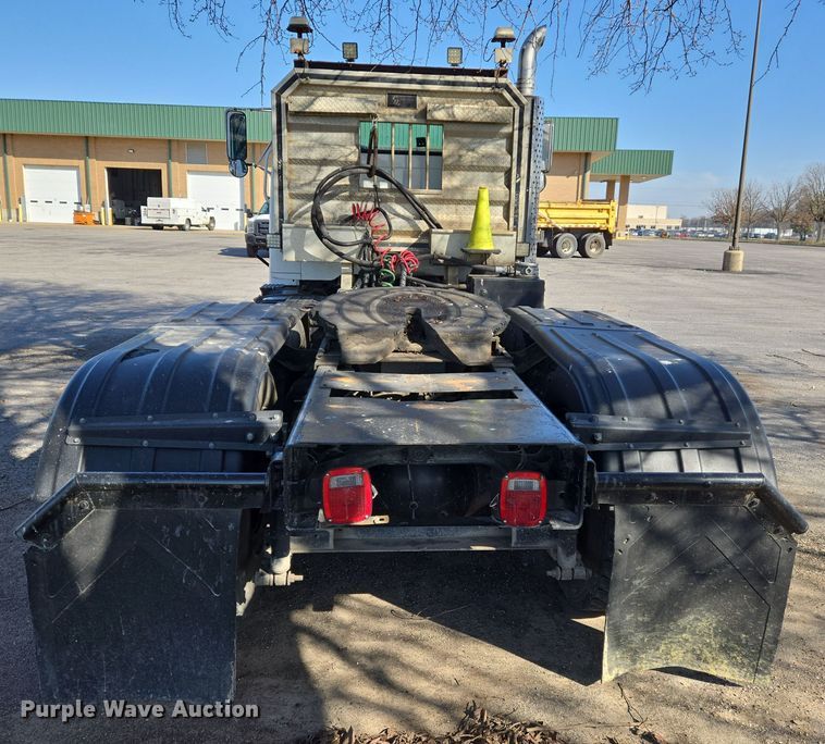 image for item EJ7359 1999 International 2674 semi truck