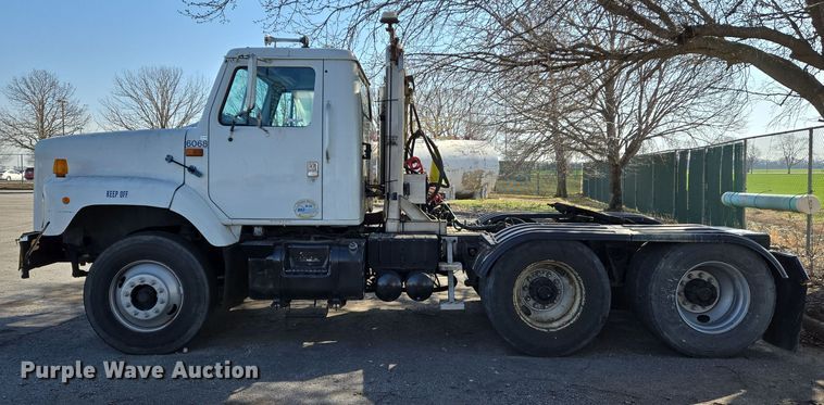 image for item EJ7359 1999 International 2674 semi truck