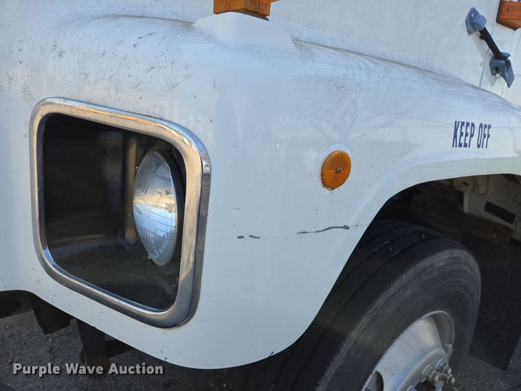 image for item EJ7359 1999 International 2674 semi truck