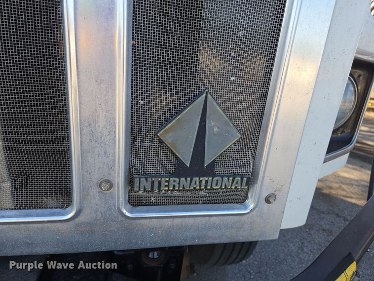 image for item EJ7359 1999 International 2674 semi truck