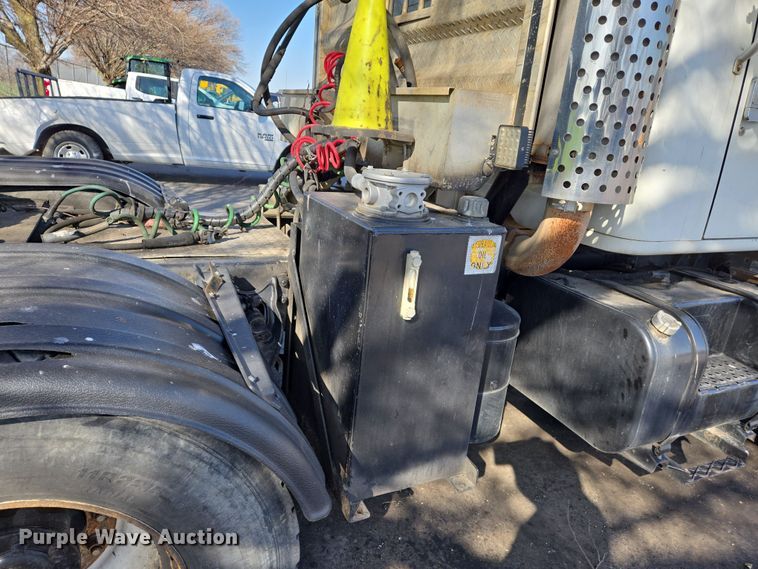 image for item EJ7359 1999 International 2674 semi truck