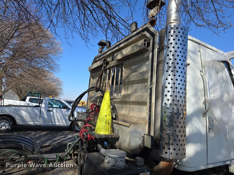 image for item EJ7359 1999 International 2674 semi truck