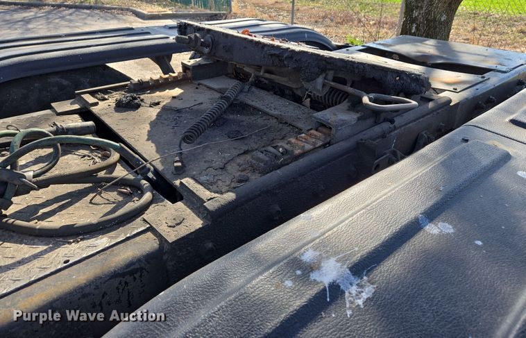 image for item EJ7359 1999 International 2674 semi truck