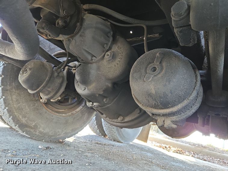 image for item EJ7359 1999 International 2674 semi truck