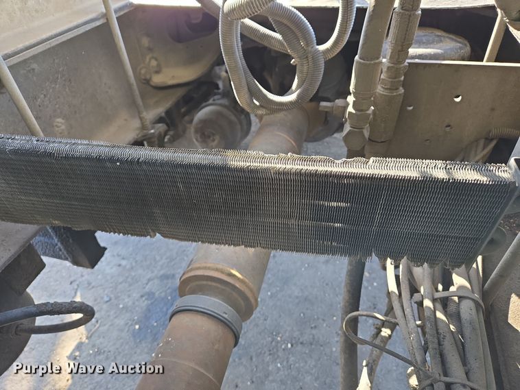 image for item EJ7359 1999 International 2674 semi truck