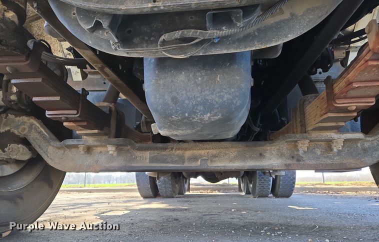 image for item EJ7359 1999 International 2674 semi truck