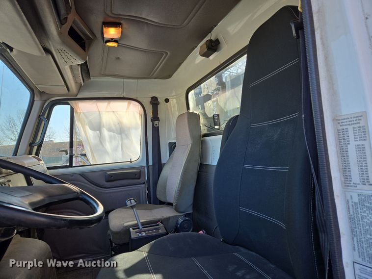 image for item EJ7359 1999 International 2674 semi truck