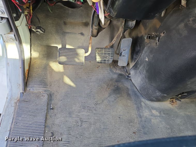 image for item EJ7359 1999 International 2674 semi truck