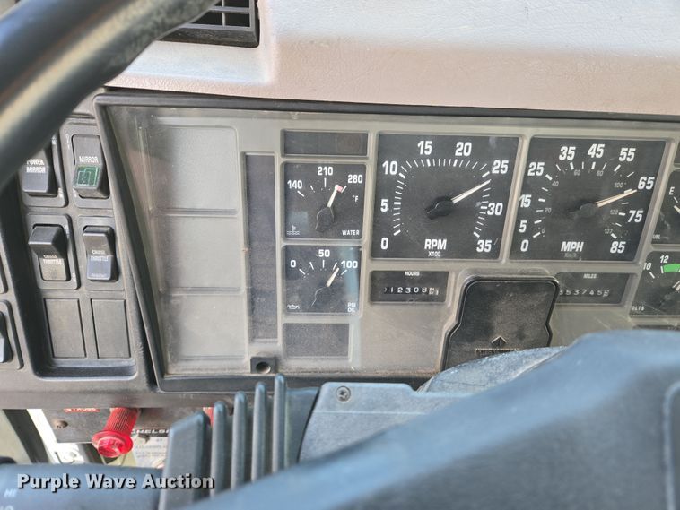 image for item EJ7359 1999 International 2674 semi truck