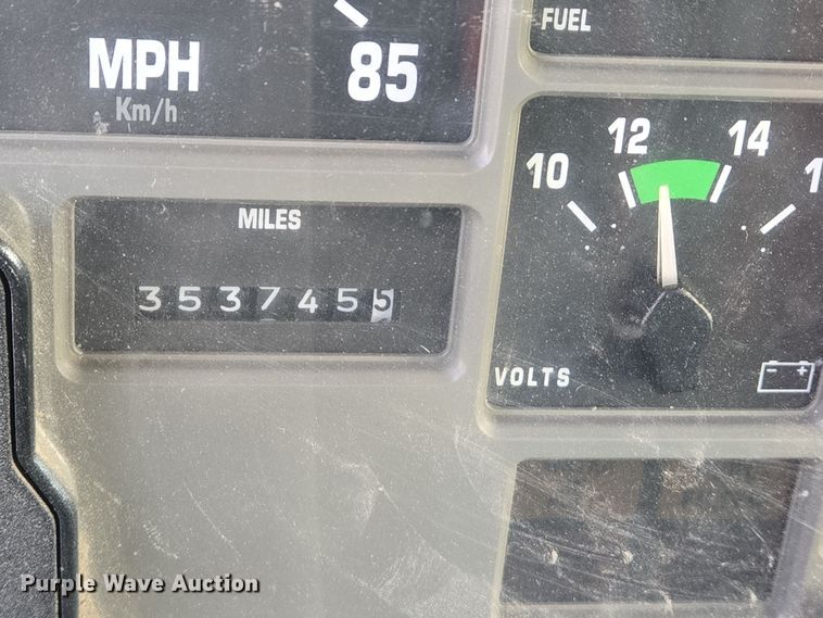 image for item EJ7359 1999 International 2674 semi truck