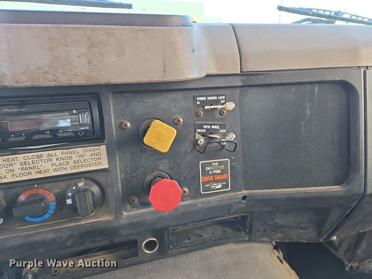 image for item EJ7359 1999 International 2674 semi truck