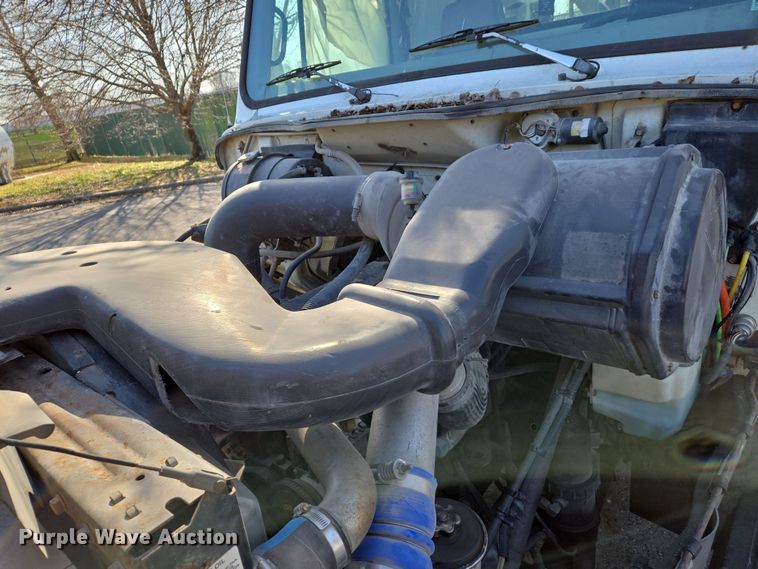 image for item EJ7359 1999 International 2674 semi truck