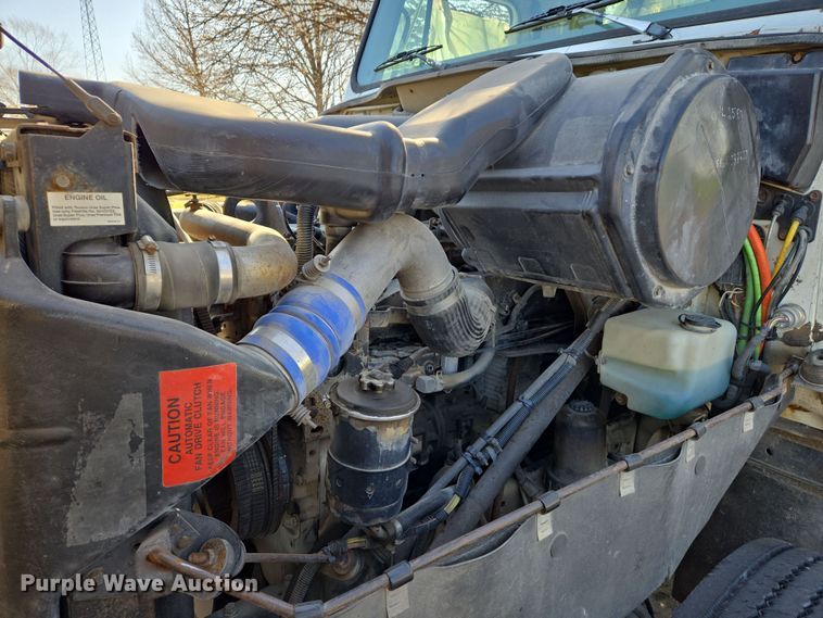 image for item EJ7359 1999 International 2674 semi truck