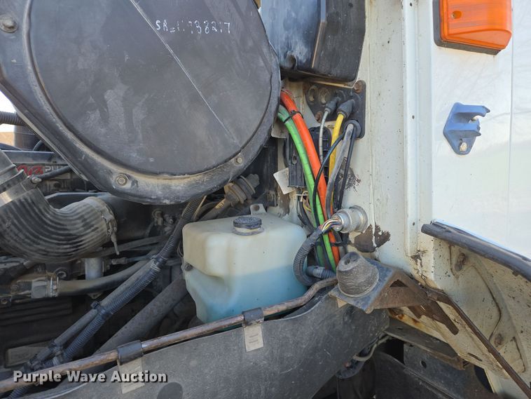 image for item EJ7359 1999 International 2674 semi truck