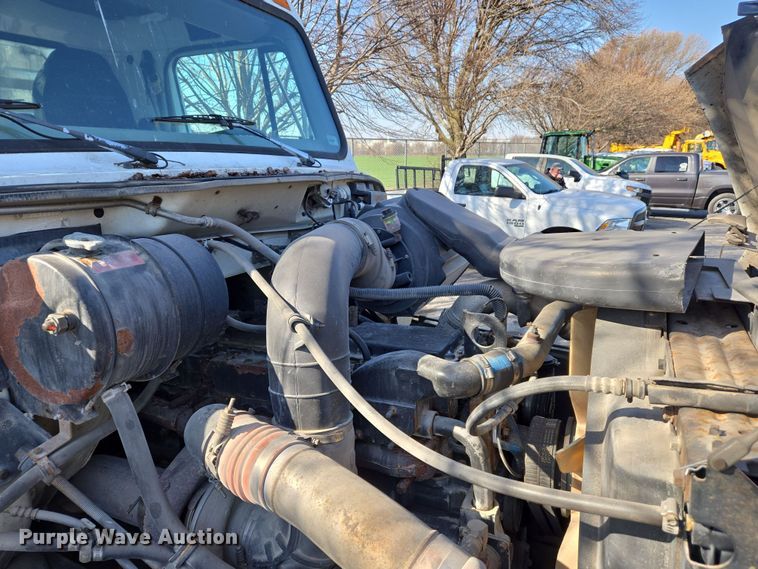 image for item EJ7359 1999 International 2674 semi truck