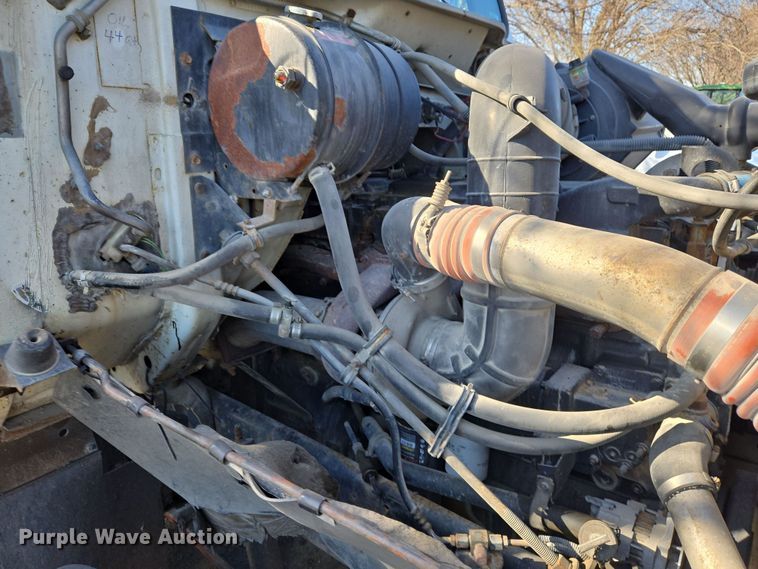 image for item EJ7359 1999 International 2674 semi truck