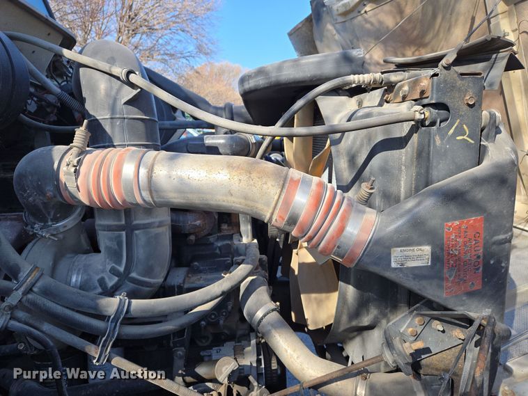 image for item EJ7359 1999 International 2674 semi truck