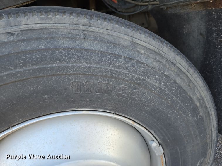 image for item EJ7359 1999 International 2674 semi truck