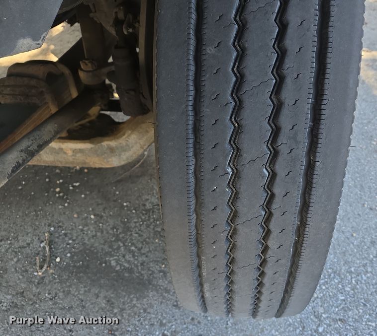 image for item EJ7359 1999 International 2674 semi truck