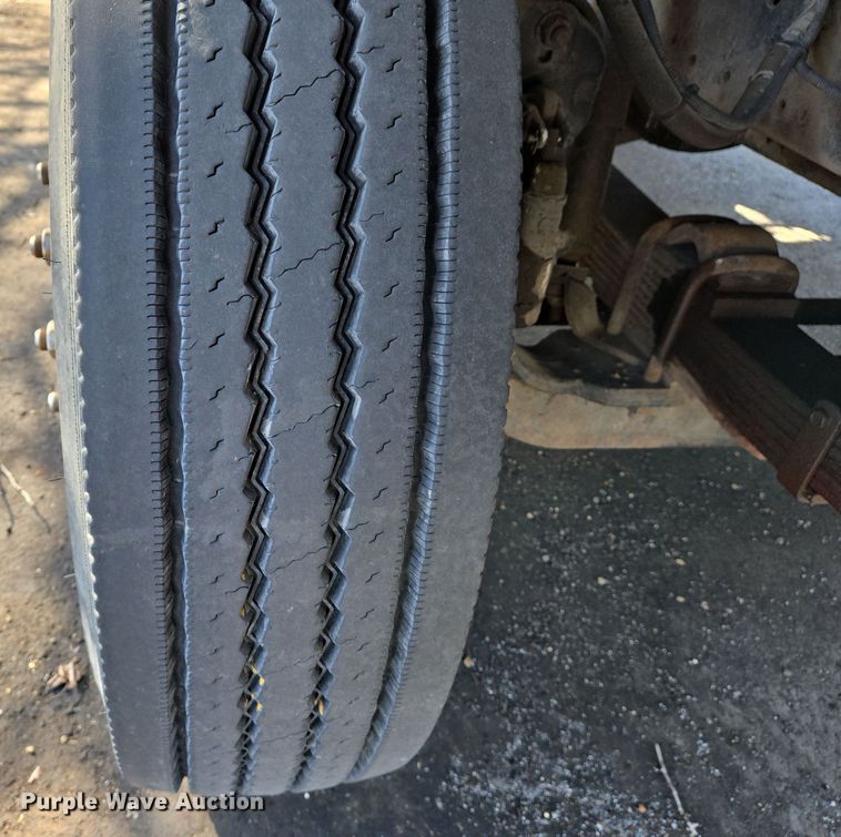 image for item EJ7359 1999 International 2674 semi truck