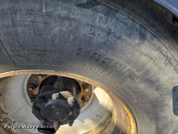 image for item EJ7359 1999 International 2674 semi truck