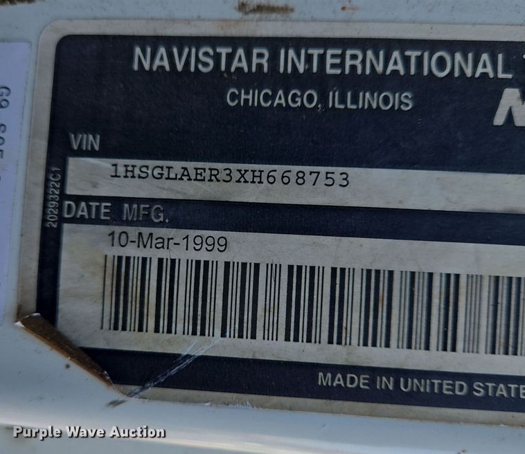 image for item EJ7359 1999 International 2674 semi truck