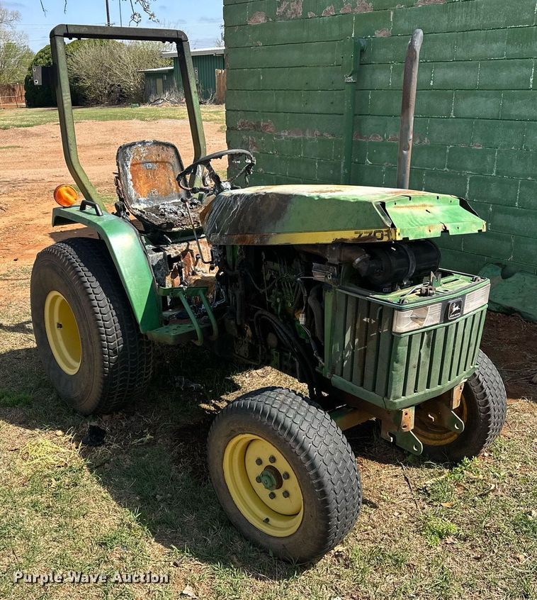image for item EJ8505 1996 John Deere 770 tractor