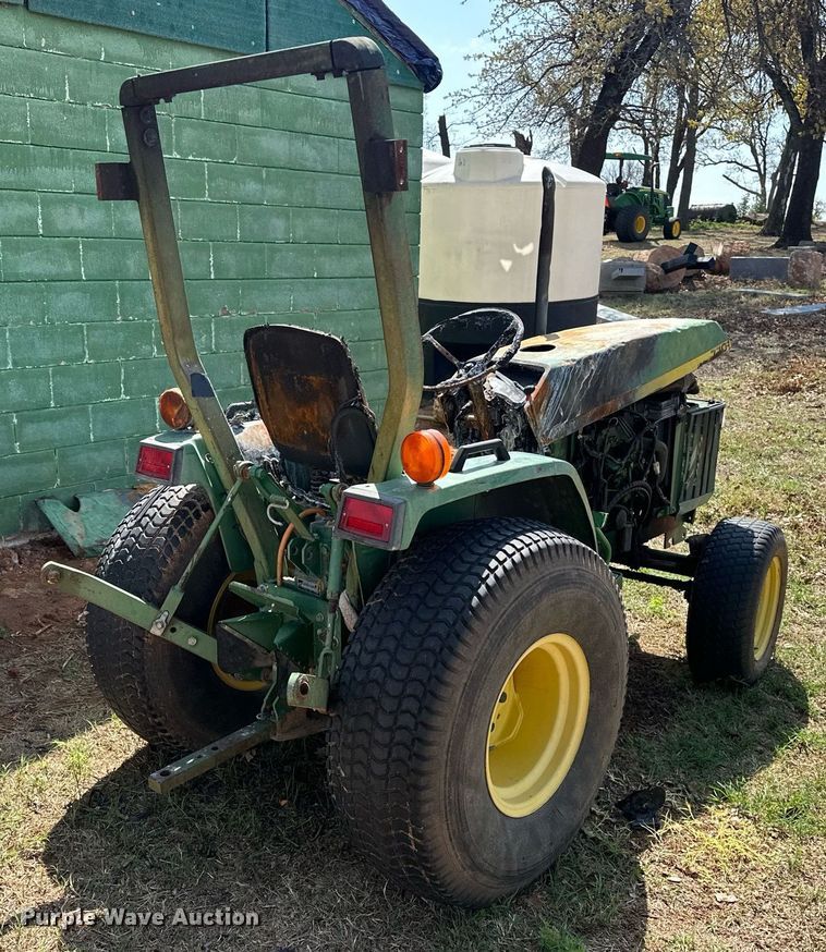 image for item EJ8505 1996 John Deere 770 tractor