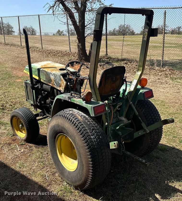 image for item EJ8505 1996 John Deere 770 tractor