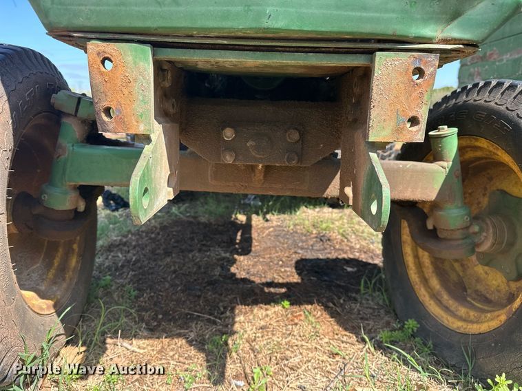 image for item EJ8505 1996 John Deere 770 tractor