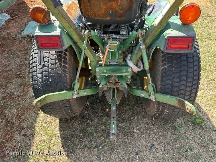 image for item EJ8505 1996 John Deere 770 tractor