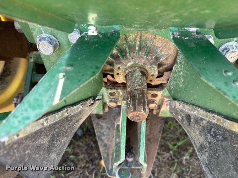 image for item EJ8505 1996 John Deere 770 tractor